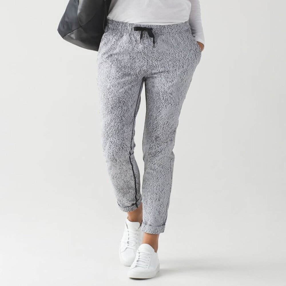 Lululemon Jet Pant in Power Luxtreme Spray Jacquard White Black